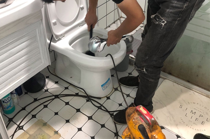 江干马桶经常堵塞竟是因为它们,别因方便惹来大麻烦